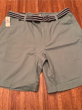 NWT IZOD Men's Flat Front Chino Shorts 38W Malachite Green Included Striped Belt
